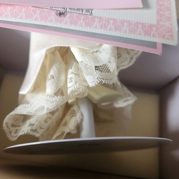 Ashton Drake Galleries | Bettys 1930s Wedding Dress Porcelain Doll w COA - Picture 8 of 9
